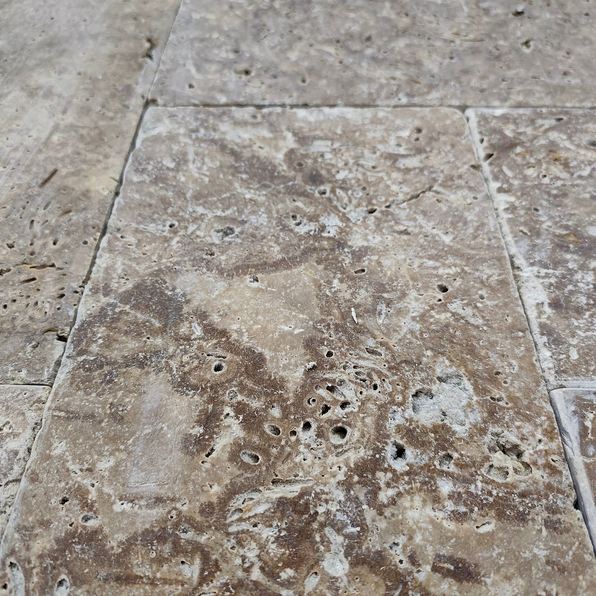 Travertine Noce Veincut